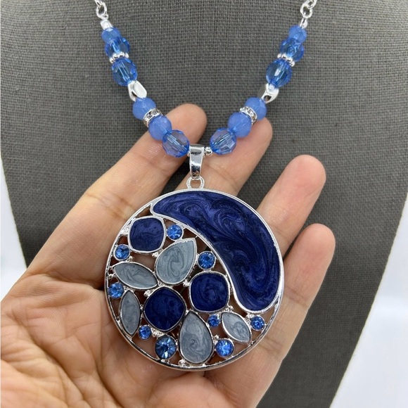 Blue beads and pendant necklace - NWT - Picture 3 of 4